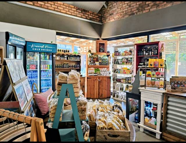 100M² BUSINESS FOR SALE IN JEFFREYS BAY CENTRAL
